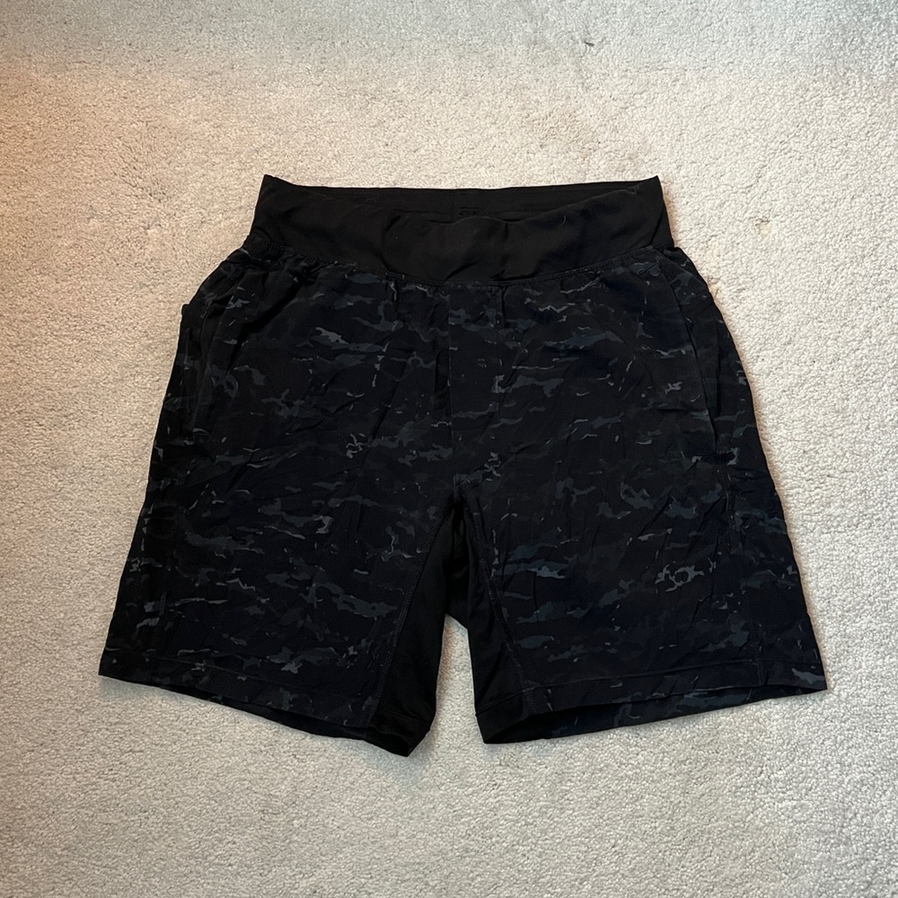 lululemon men’s T.H.E short rare black camo 7” small